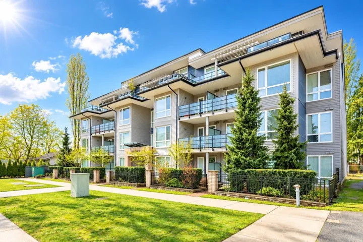 101 15628 104 AVENUE, Surrey, British Columbia V4N2J3