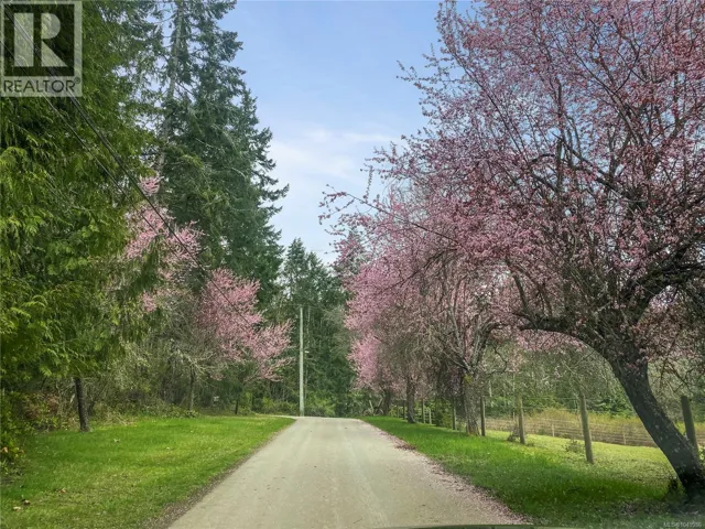 899, 875 Andreef Rd, Qualicum Beach, British Columbia V9K2T6