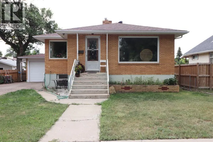 267 3 Street NW, Medicine Hat, Alberta T1A6K8