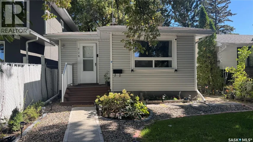 225 Toronto STREET, Regina, Saskatchewan S4R1M1