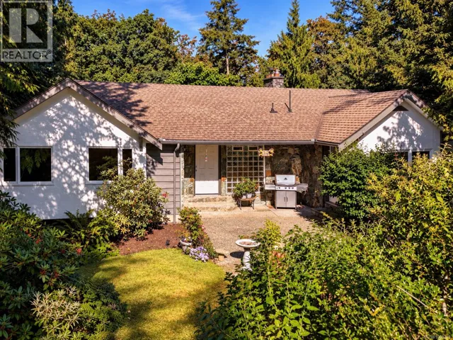6232 Rodolph Rd, Central Saanich, British Columbia V8Z5V8