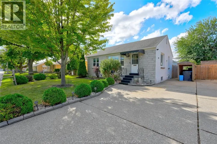1449 REDWOOD AVENUE, Windsor, Ontario N9C3P2