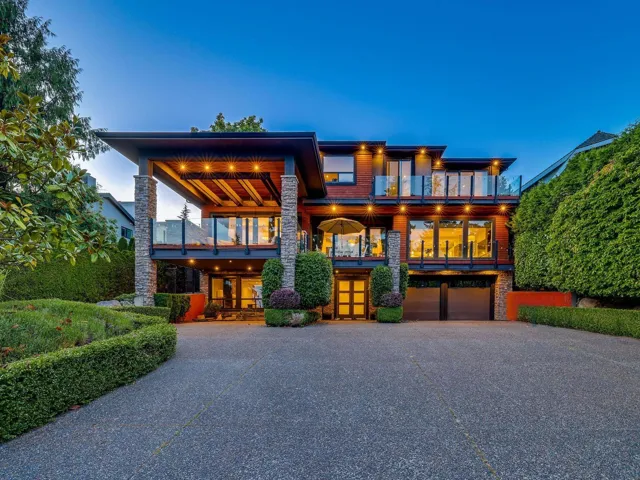 13307 MARINE DRIVE, Surrey, British Columbia V4A1E8