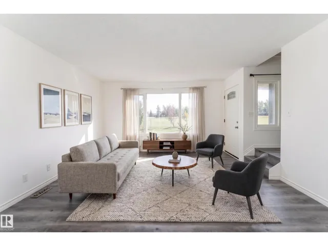 11363 22 AV NW, Edmonton, Alberta T6J4V8