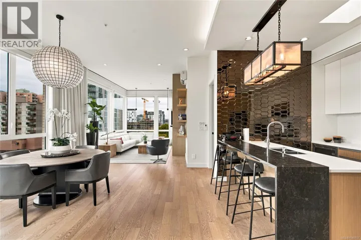 PH3 1033 Cook St, Victoria, British Columbia V8V0E1