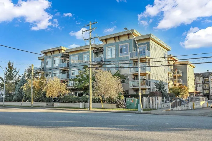 209 19936 56 AVENUE, Langley, British Columbia V3A3X9