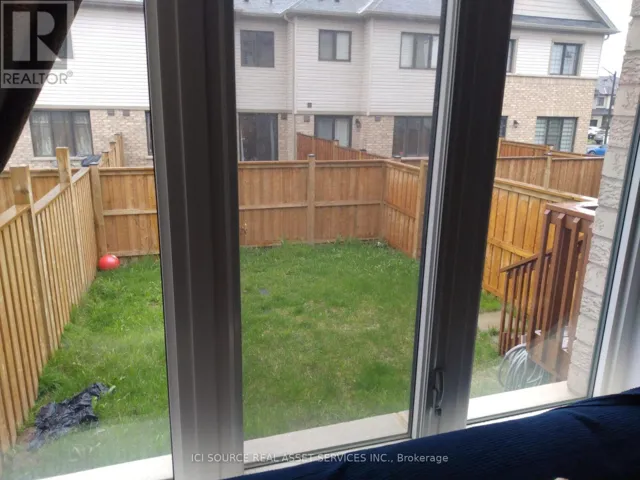 60 SCARLETWOOD STREET, Hamilton (Stoney Creek Mountain), Ontario L8J0K8