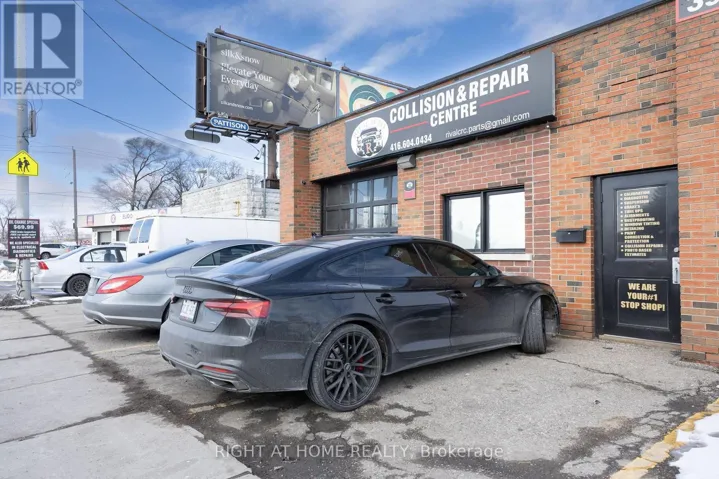 393 WESTON ROAD, Toronto (Rockcliffe-Smythe), Ontario M6N3P7
