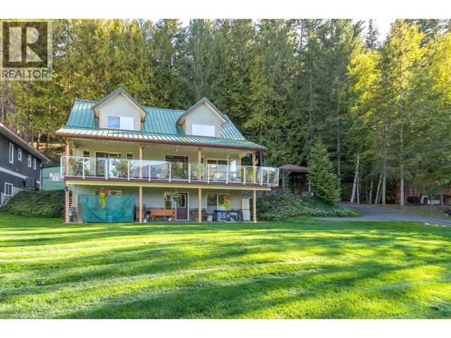 3572 Eagle Bay Road, Eagle Bay, British Columbia V0E1T0