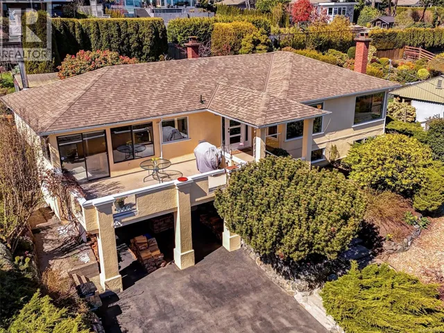 916 Claremont Ave, Saanich, British Columbia V8Y1K3
