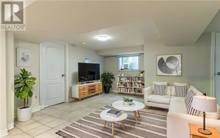 2 - 609 MOHAWK ROAD E, Hamilton (Macassa), Ontario L8V2J8