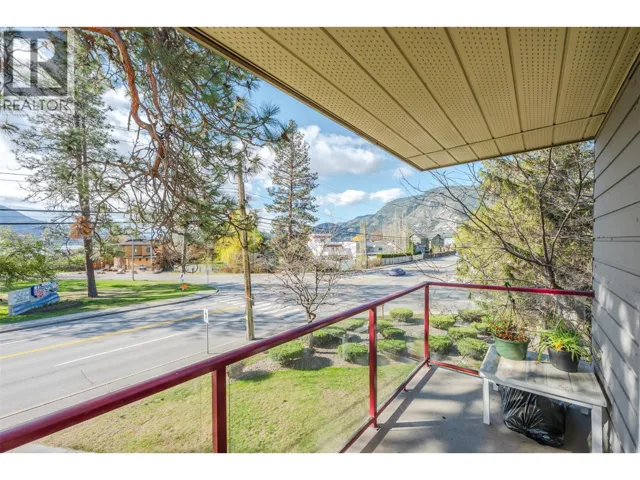 110 Skaha Place Unit# 303, Penticton, British Columbia V2A7L1