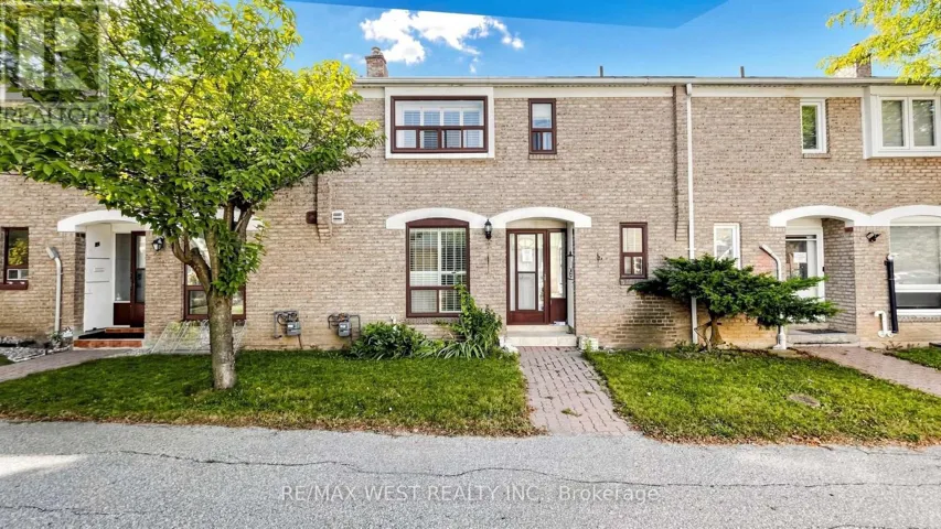 24 - 25 GOSFORD BOULEVARD, Toronto (Black Creek), Ontario M3N2G7