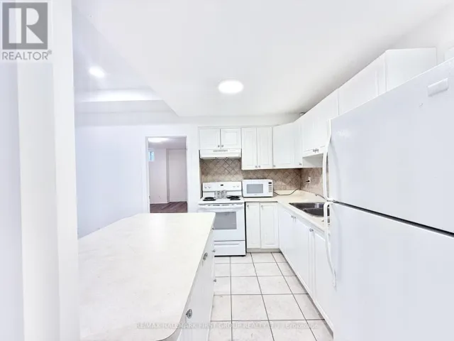22 RISEBROUGH AVENUE, Toronto (Newtonbrook East), Ontario M2M2E1