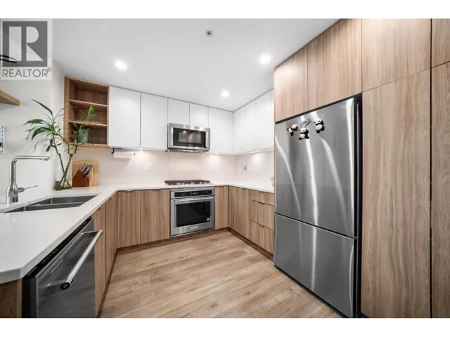 412 750 DOGWOOD STREET, Coquitlam, British Columbia V3J4B7