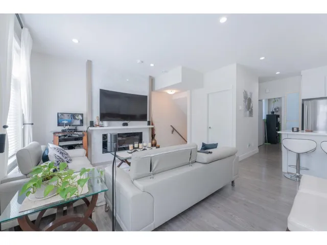 2 11267 133 STREET, Surrey, British Columbia V3R0E3