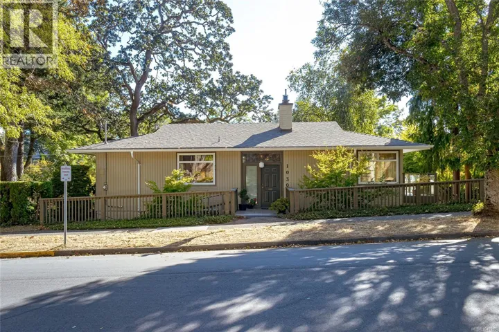 1030 Joan Cres, Victoria, British Columbia V8S3L5