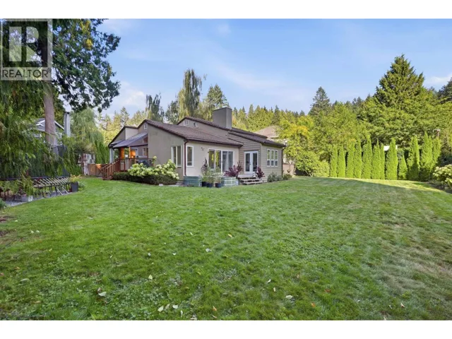 2207 TANAGER PLACE, North Vancouver, British Columbia V7J3R3