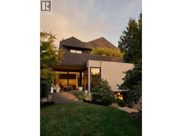 1191 WELLINGTON DRIVE, North Vancouver, British Columbia V7K1L3