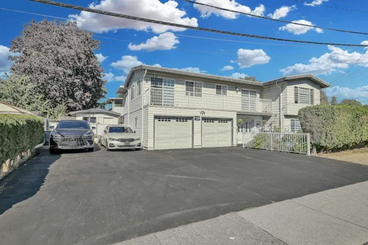 11183 74A AVENUE, Delta, British Columbia V4C7C4