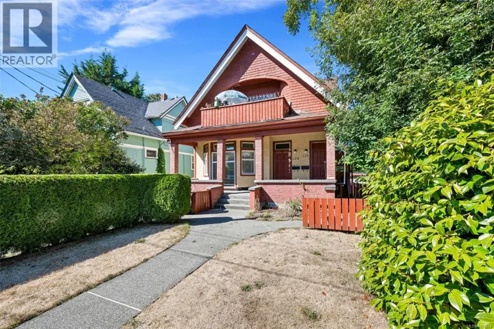 124 St. Andrews St, Victoria, British Columbia V8V2M7