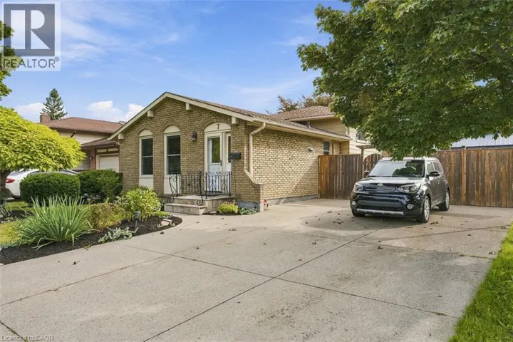 7 ROEHAMPTON Avenue, St. Catharines, Ontario L2M7K9