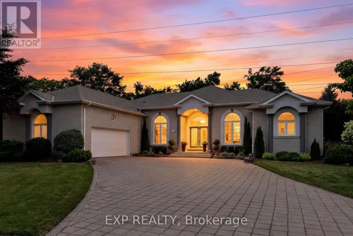 8113 FATIMA COURT, Niagara Falls (Mt. Carmel), Ontario L2H2Y8
