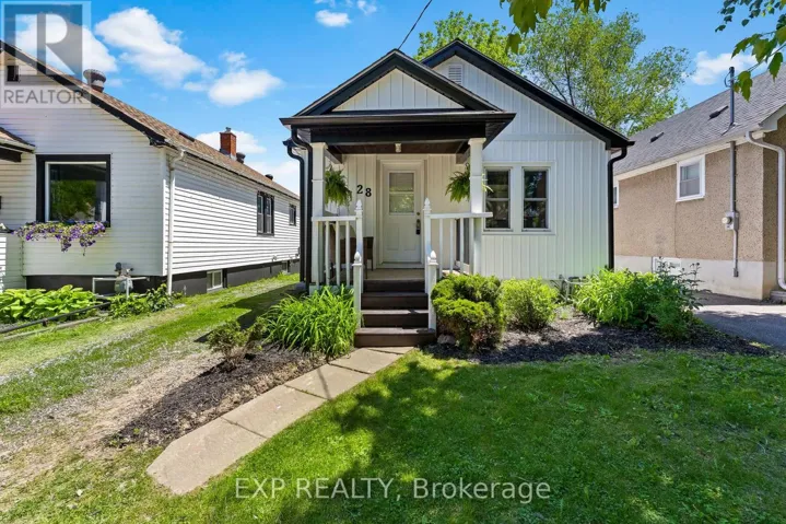28 GRANTHAM AVENUE, St. Catharines (E. Chester), Ontario L2P3B4