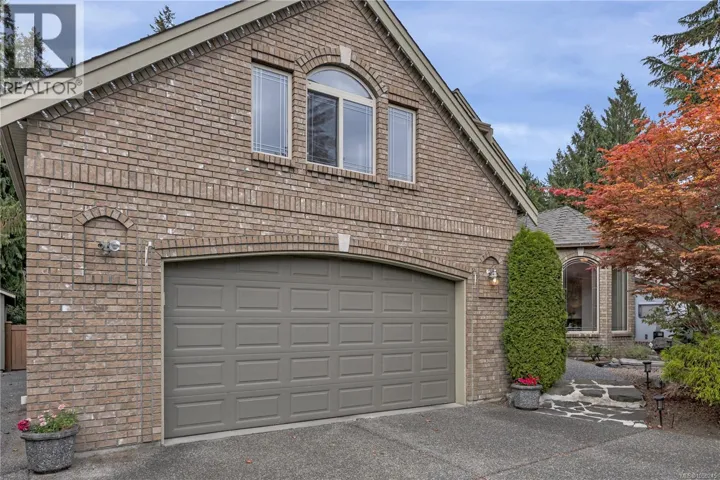 901 Savary Dr, Qualicum Beach, British Columbia V9K1R7