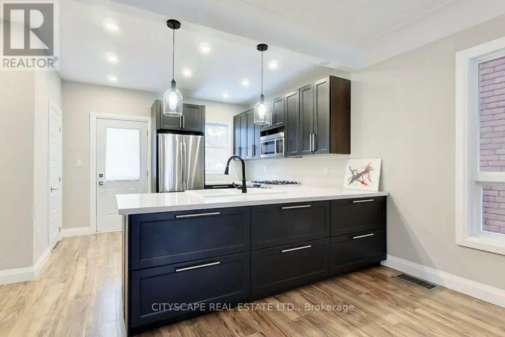 39 HOLTON AVENUE N, Hamilton (Gibson), Ontario L8L6H3