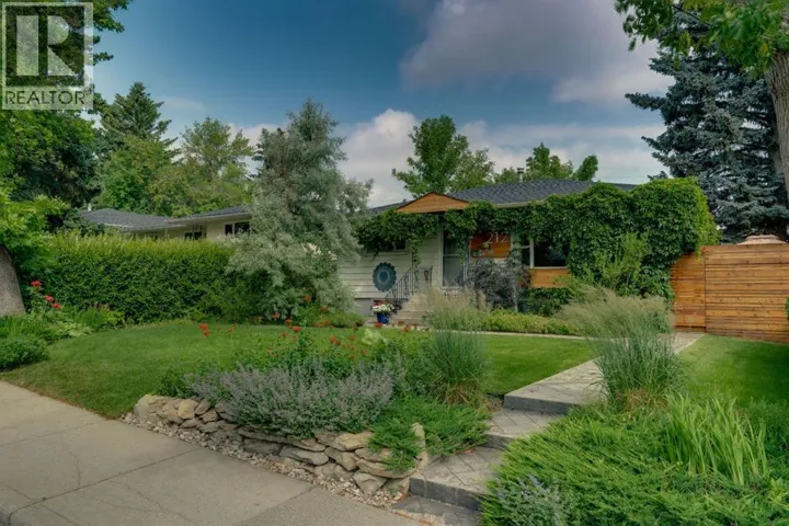 212 Blackthorn Road NW, Calgary, Alberta T2K3S3