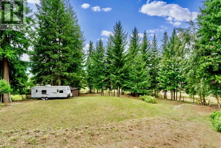 7206 Fraser Crescent, Anglemont, British Columbia V0E1M8