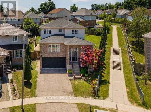 29 BLUE LACE CRESCENT, Kitchener, Ontario N2E3W8