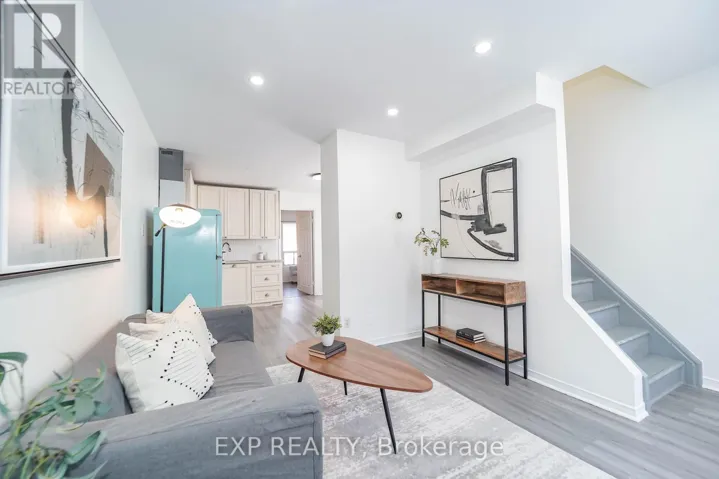 UPPER - 47 GREENDALE AVENUE, Toronto (Rockcliffe-Smythe), Ontario M6N4P4