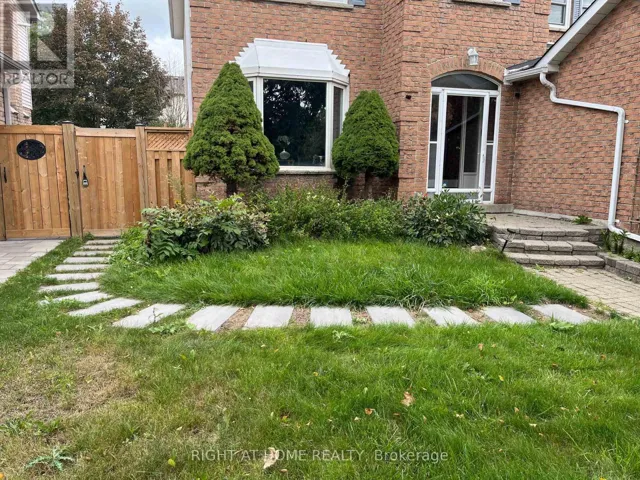 45 STIVER DRIVE, Newmarket (Bristol-London), Ontario L3Y7V8