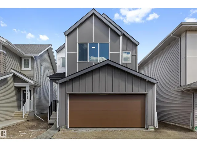 2523 210 ST NW, Edmonton, Alberta T6M2M7