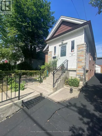LOWER - 97 OAK PARK AVENUE, Toronto (Woodbine-Lumsden), Ontario M4C4M6