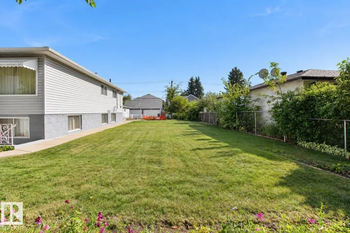 10337 80 street NW, Edmonton, Alberta T6A3J3