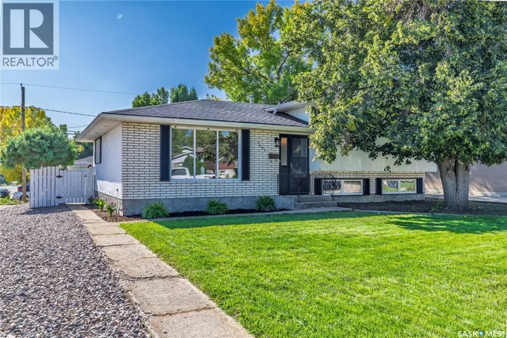 1403 Hochelaga STREET W, Moose Jaw, Saskatchewan S6H6G6