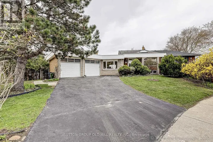2 LEITA COURT, Toronto (Edenbridge-Humber Valley), Ontario M9A4W2