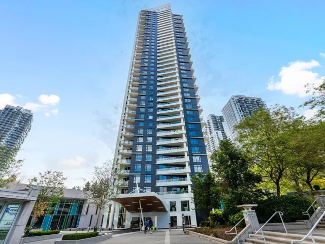 2702 9887 WHALLEY BOULEVARD, Surrey, British Columbia V3T0P4