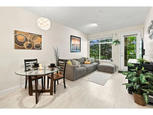 206 10499 UNIVERSITY DRIVE, Surrey, British Columbia V3T0A4