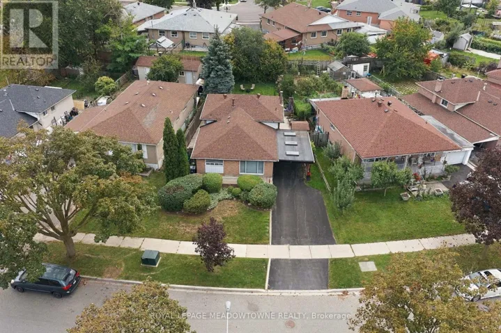 100 LEXINGTON AVENUE, Toronto (West Humber-Clairville), Ontario M9V2G8