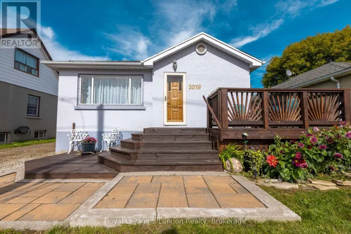 2029 WALSH STREET N, Thunder Bay (Hyde Park), Ontario P7E4W1