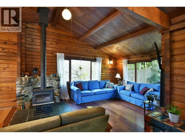 611 GOWER POINT ROAD, Gibsons, British Columbia V0N1V8