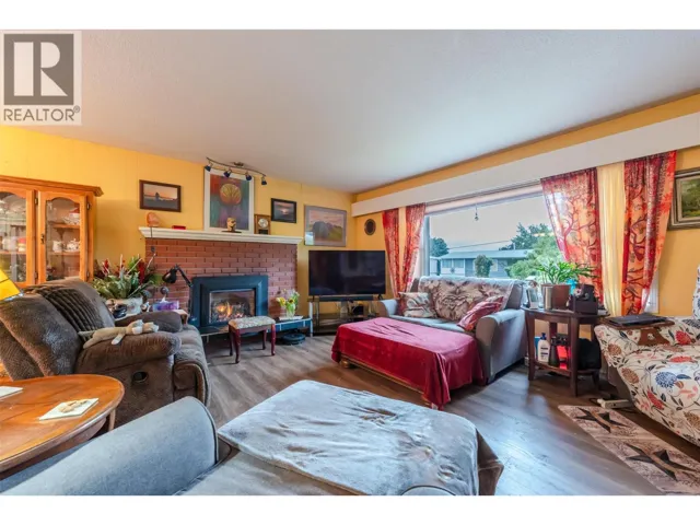 902 Maccleave Avenue, Penticton, British Columbia V2A3C5
