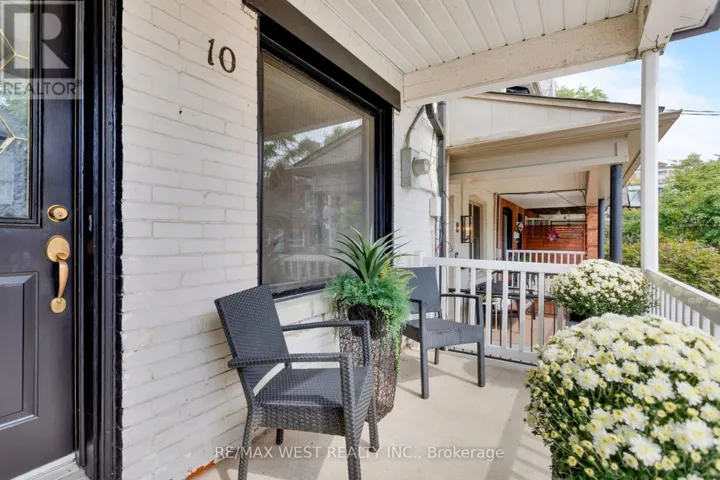 10 MARSHALL STREET, Toronto (Little Portugal), Ontario M6K1S4