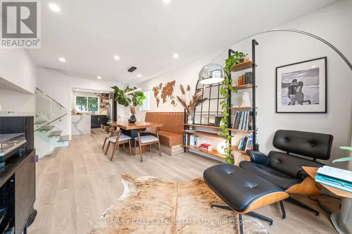 213 SIMONSTON BOULEVARD, Markham (German Mills), Ontario L3T4M3