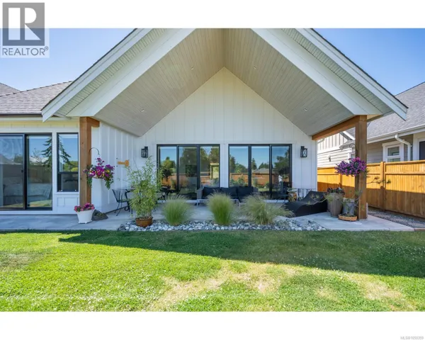 427 Cottage Dr, Qualicum Beach, British Columbia V9K2T3