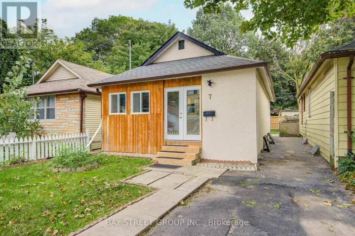 7 EMMOTT AVENUE, Toronto (Oakridge), Ontario M1L2X2